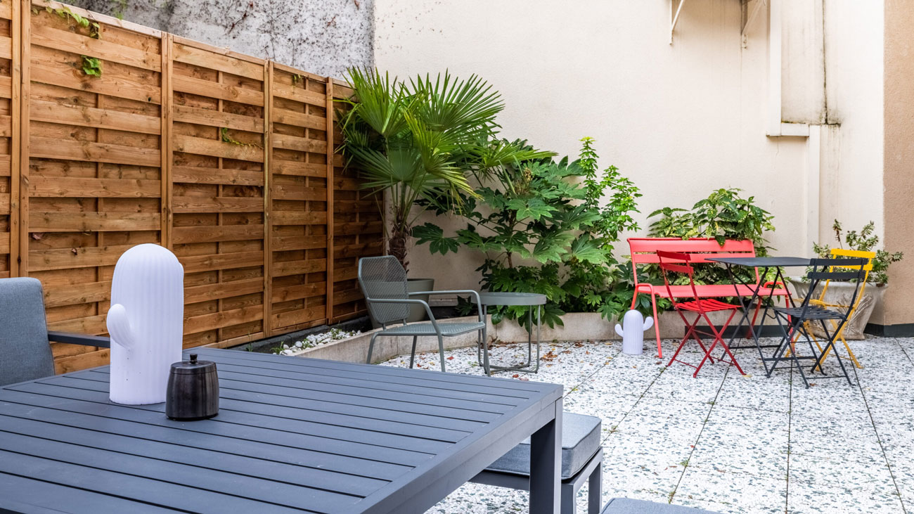 Terrasse extérieure du campus GARTI à Neuilly-sur-Seine